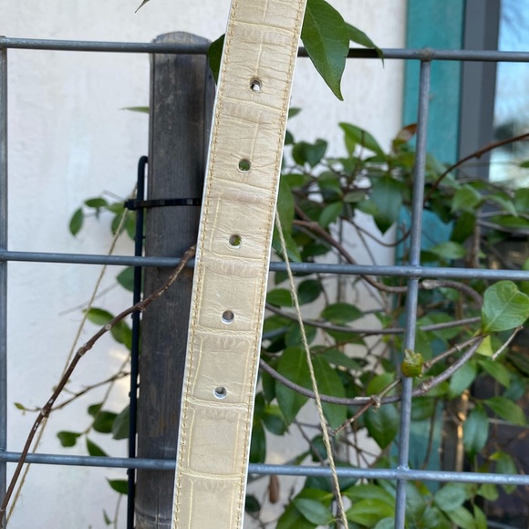 White Belt with Silver Buckle - Picture 4 of 6